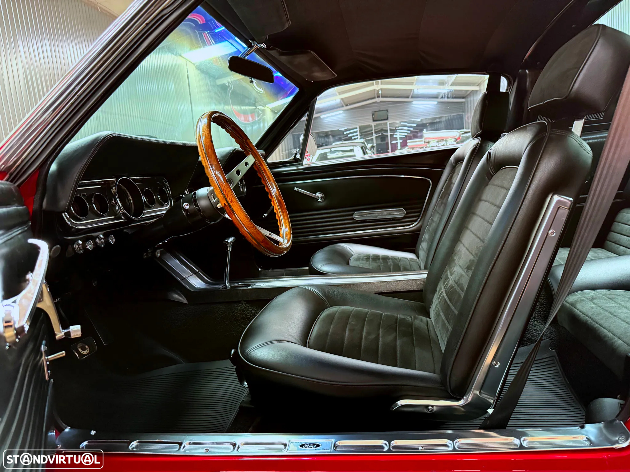 Ford Mustang - 25