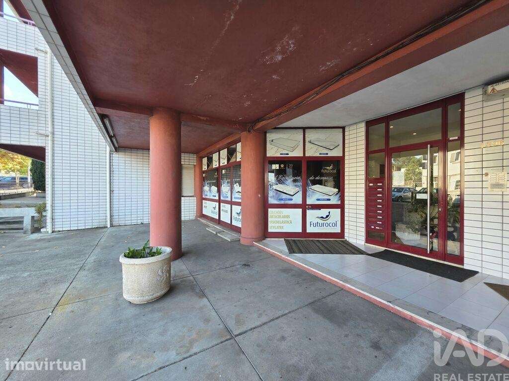 Loja / Estabelecimento Comercial em Águas Santas de 240,00 m2 - Grande imagem: 3/30