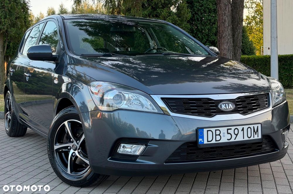 Kia Ceed 1.6 CVVT Dream-Team Edition - 1