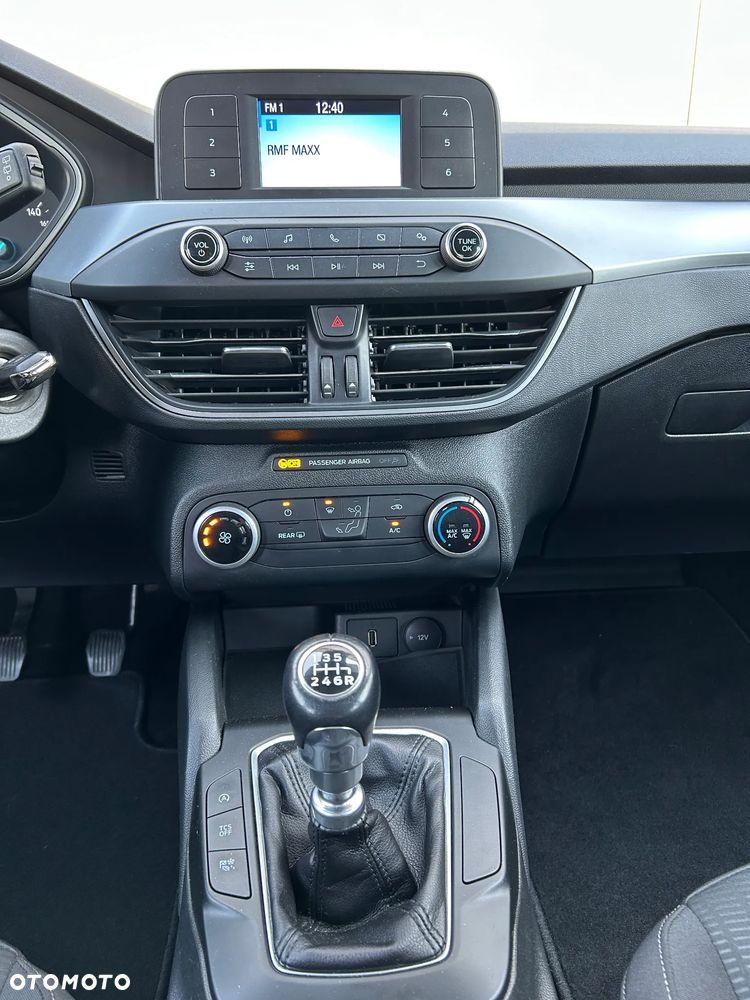 Ford Focus 1.0 EcoBoost Trend - 23