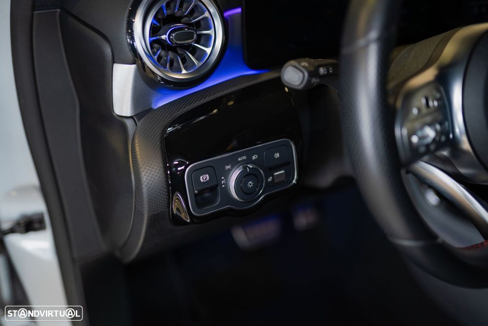 Mercedes-Benz A 250 e AMG Line - 23