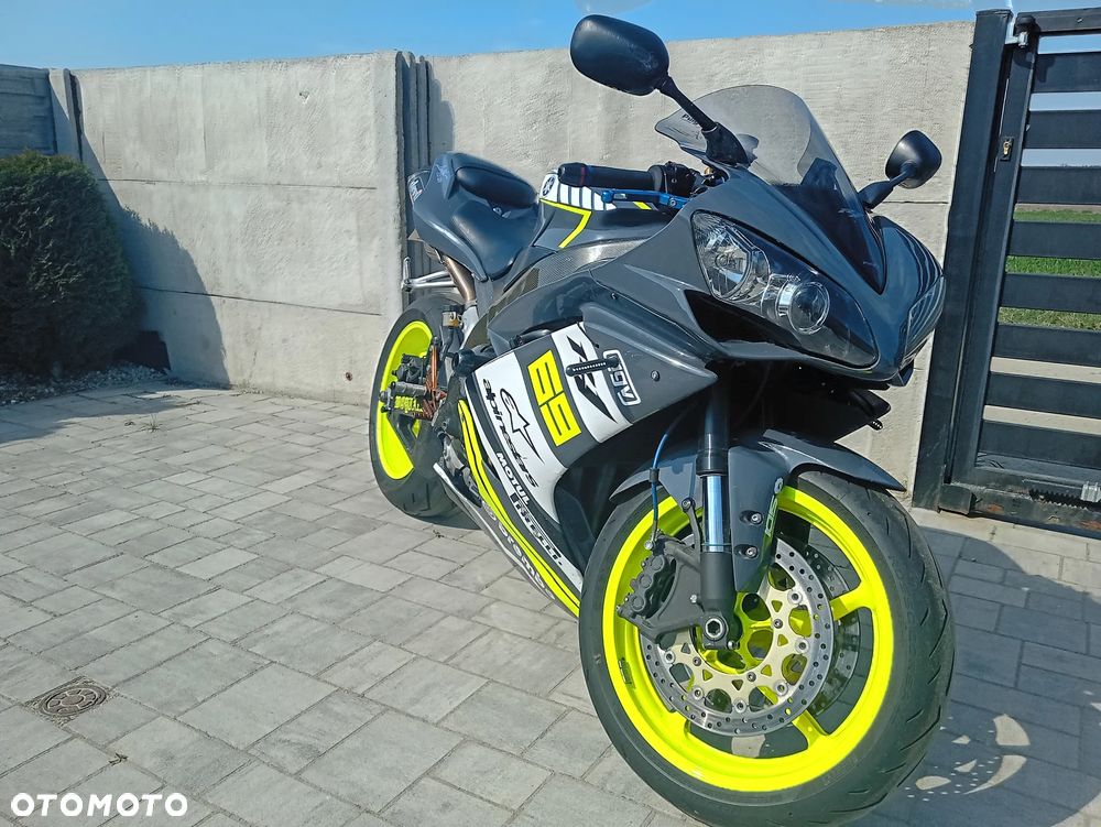 Yamaha R1 - 1