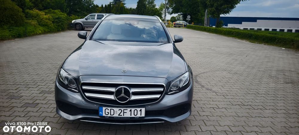 Mercedes-Benz Klasa E 220 d 4-Matic 9G-TRONIC - 26