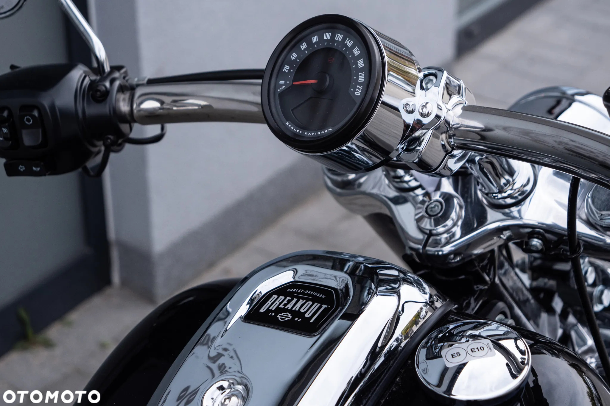 Harley-Davidson Softail Breakout - 17