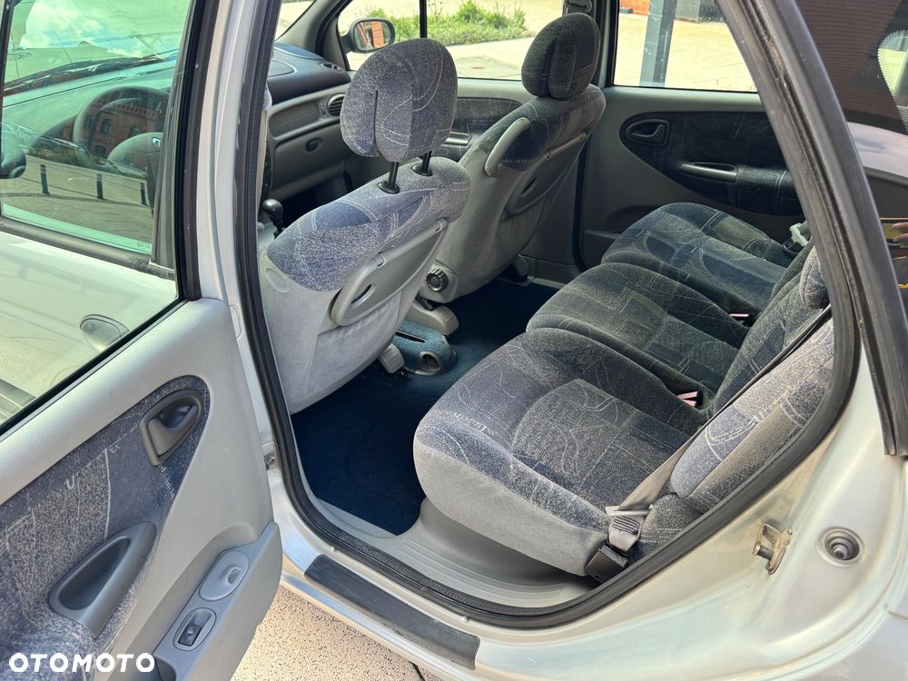 Renault Scenic 1.6 16V Privilege - 8