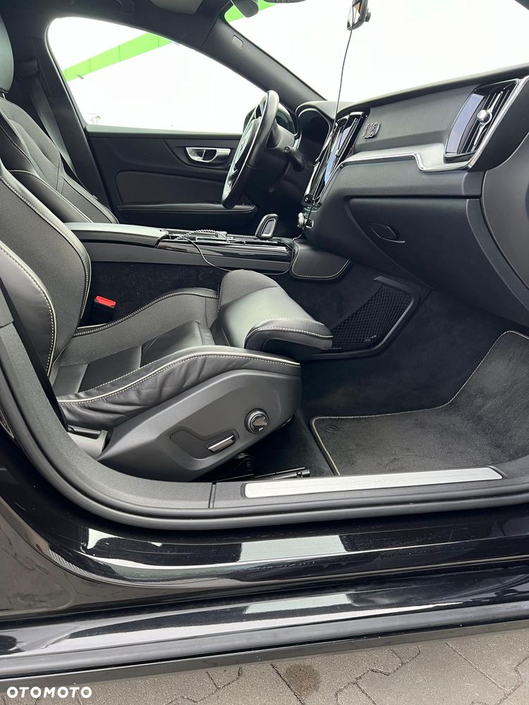 Volvo V60 T8 AWD Recharge Geartronic RDesign - 26
