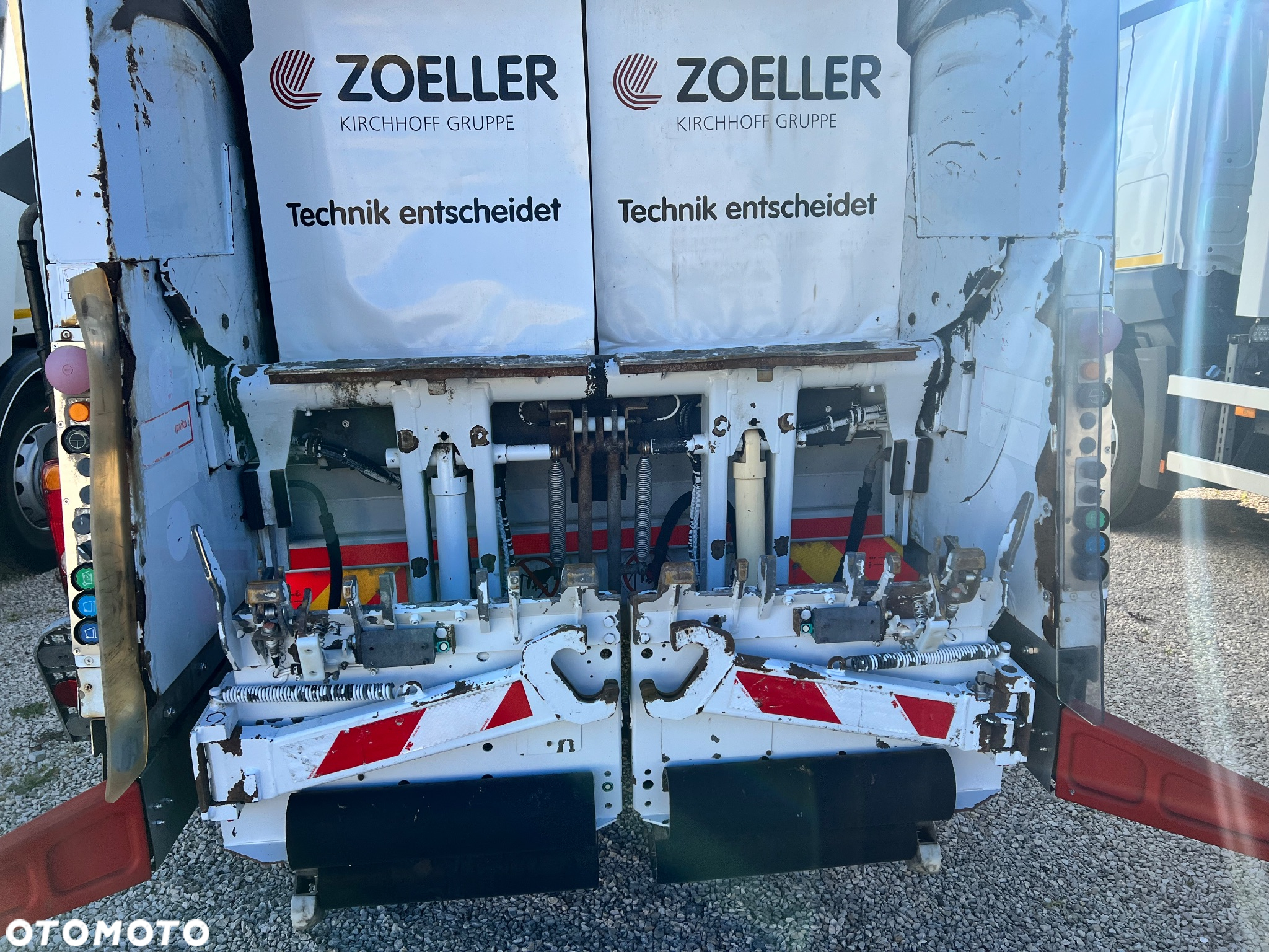 Mercedes-Benz AROCS 1833 L  FAUN VARIOPRSS 520 V19 - 11