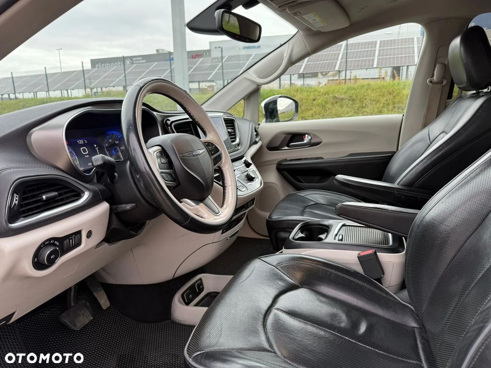 Chrysler Pacifica - 10
