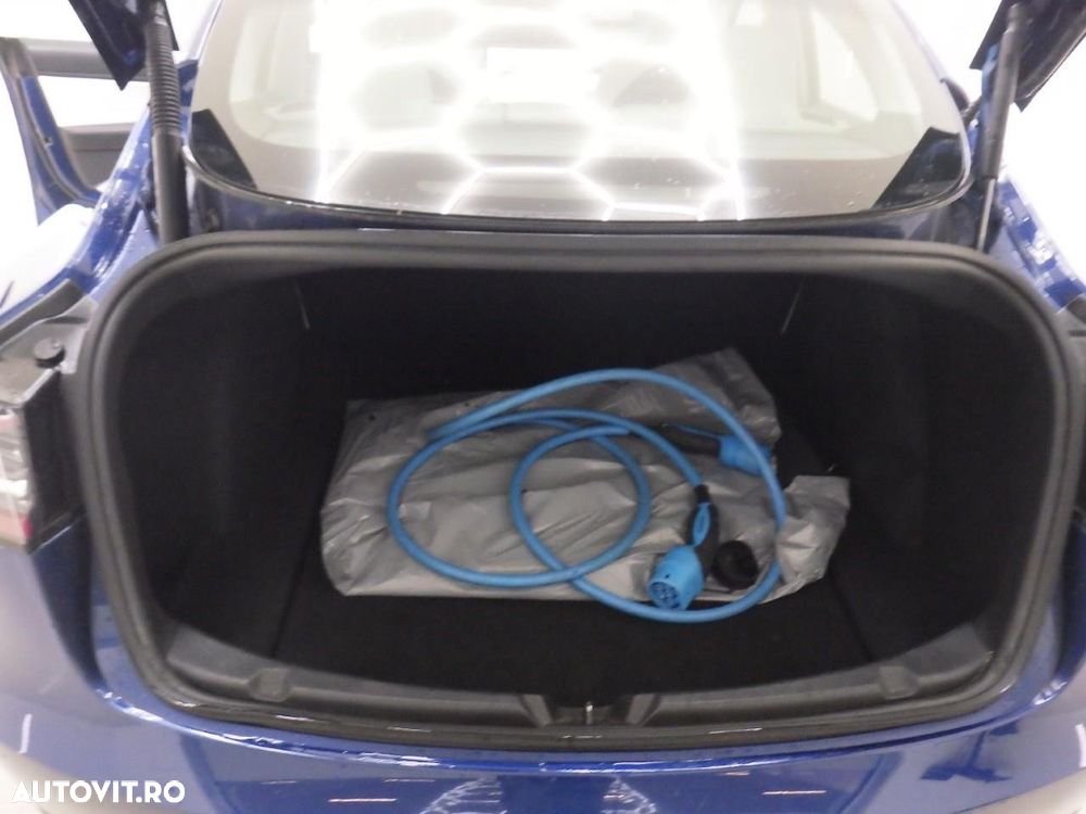 Tesla Model 3 Langstreckenbatterie Allradantrieb Dual Motor - 16