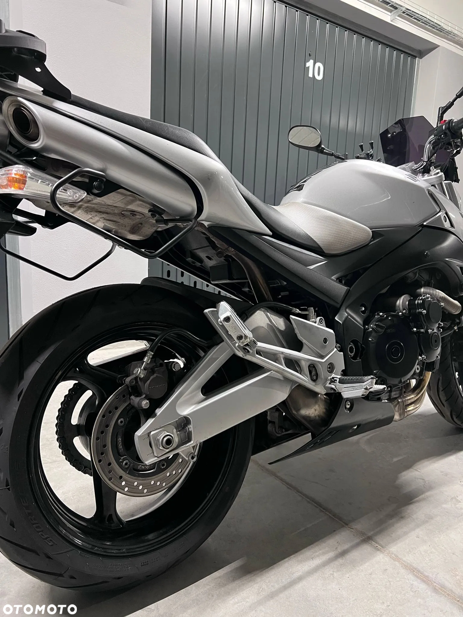Suzuki GSR - 7