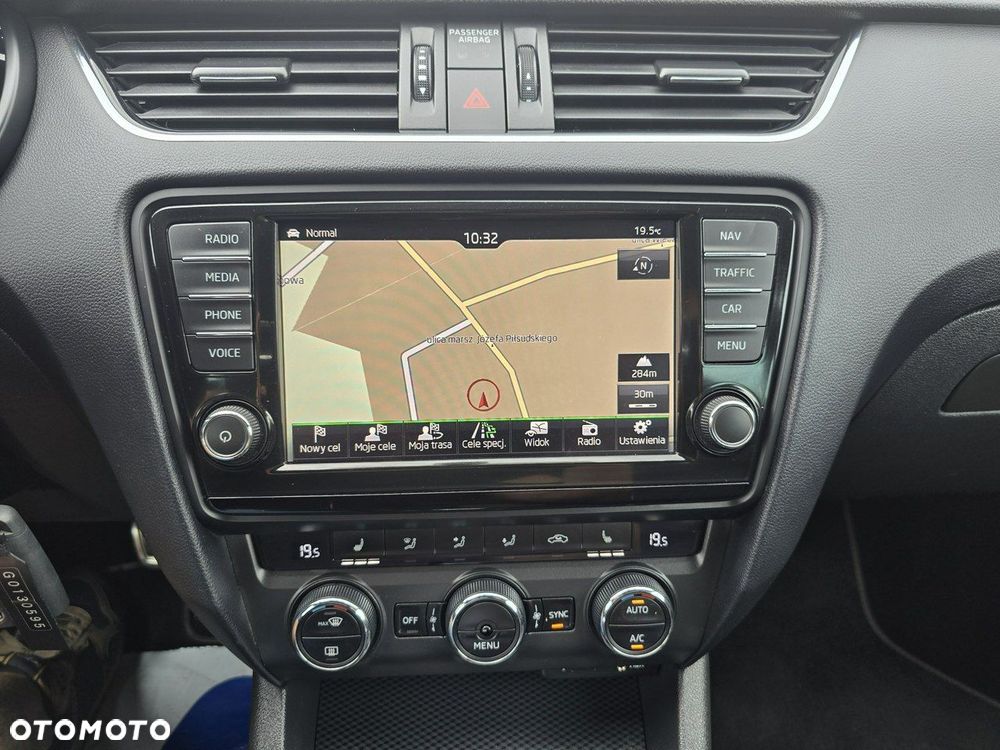 Skoda Octavia 2.0 TDI RS Challenge DSG - 25