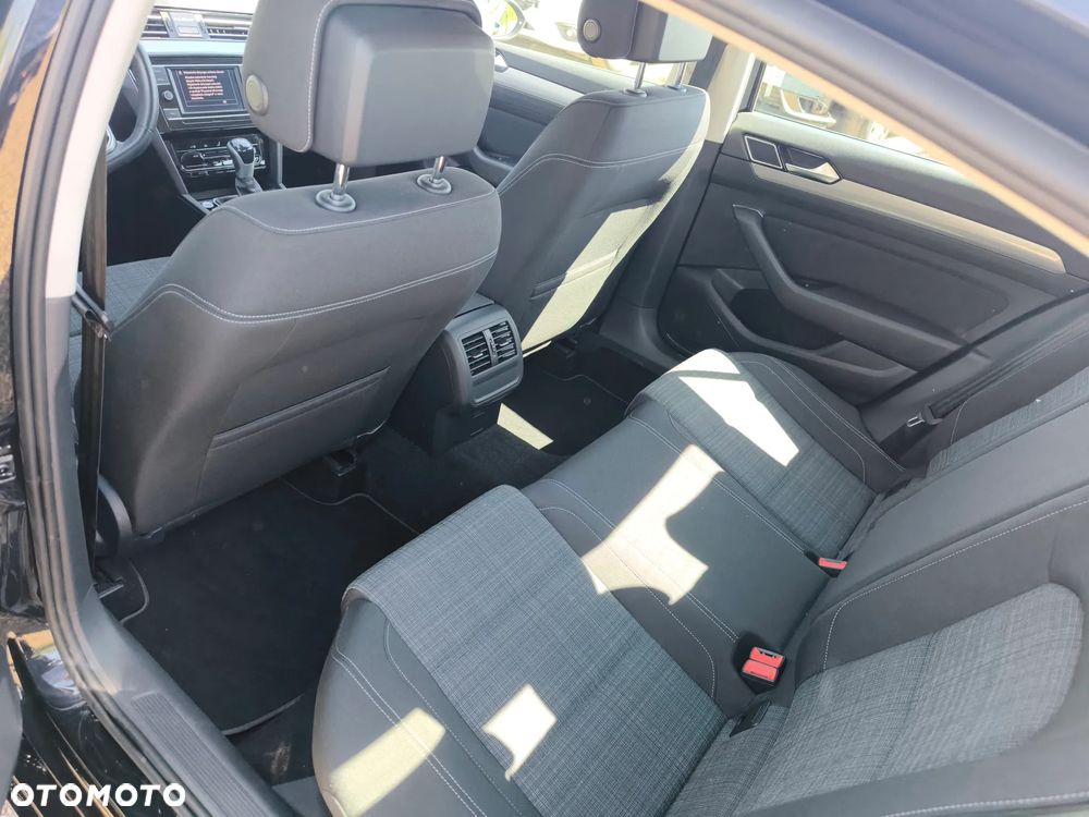 Volkswagen Passat - 14