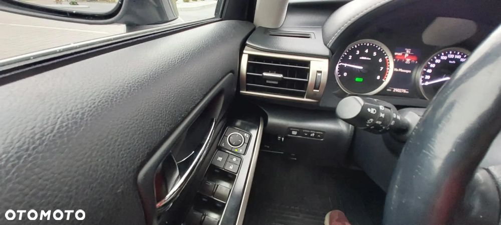Lexus IS - 12