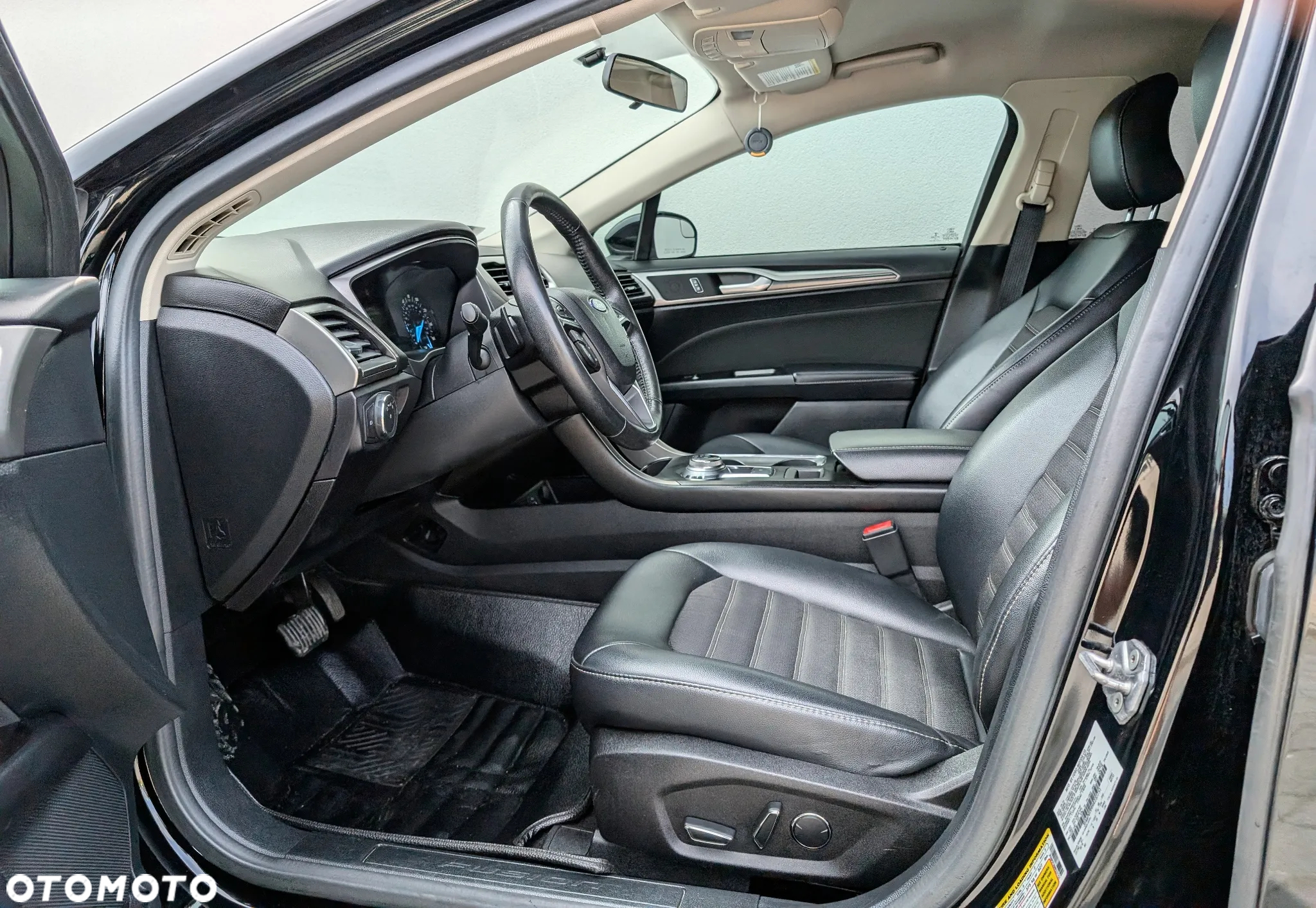 Ford Fusion 2.0 EcoBoost Titanium - 14