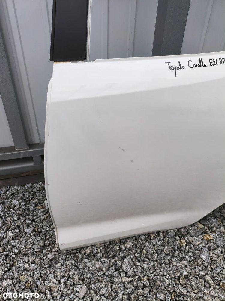 TOYOTA COROLLA E21 HB DRZWI LEWE TYLNE TYŁ POZNAŃ GIEŁDA X75 - 3
