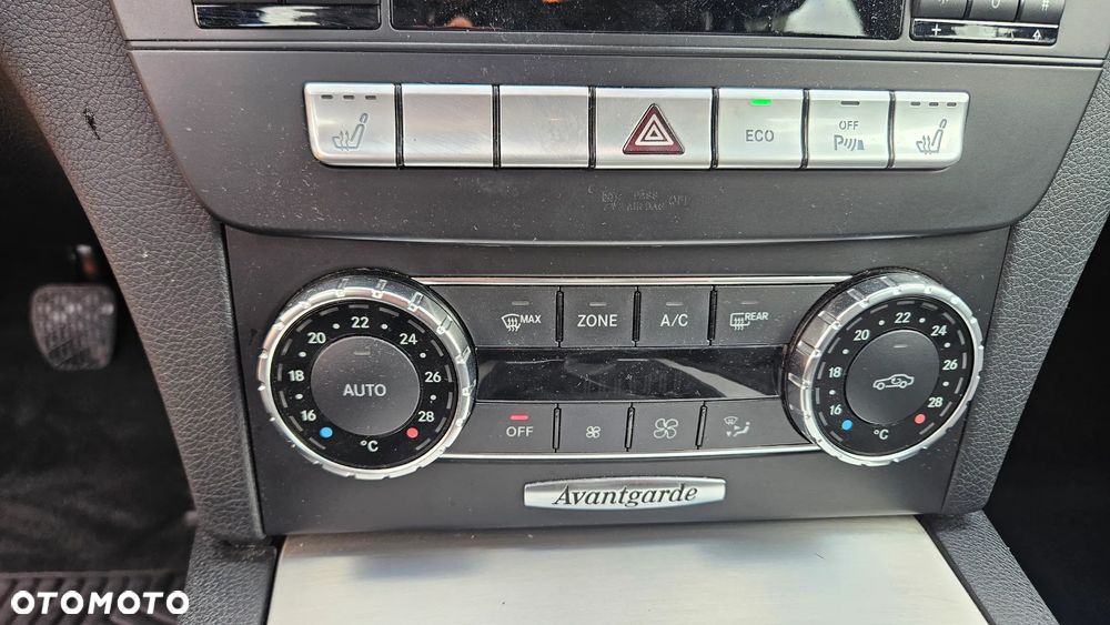 Mercedes-Benz Klasa C 180 Kompressor BlueEFFICIENCY Avantgarde - 20
