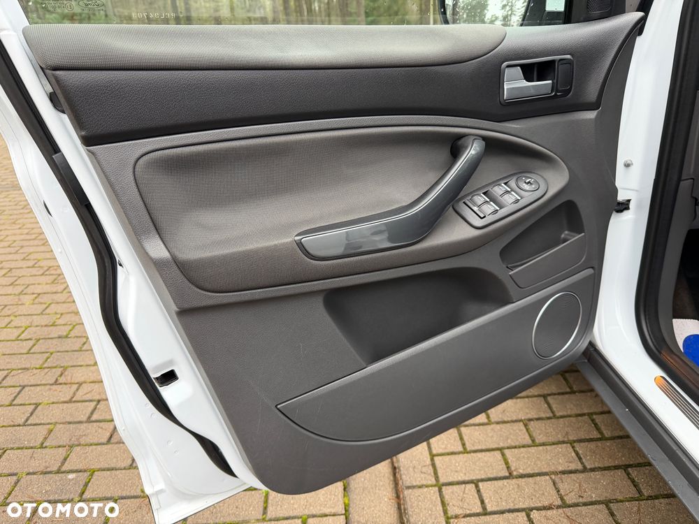 Ford Kuga 2.0 TDCi 2x4 Titanium - 19