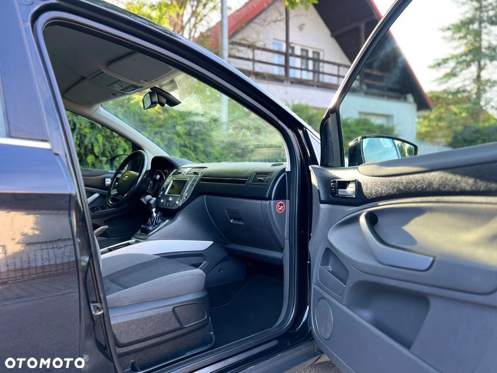 Ford Kuga 2.0 TDCi 4x4 Titanium - 25