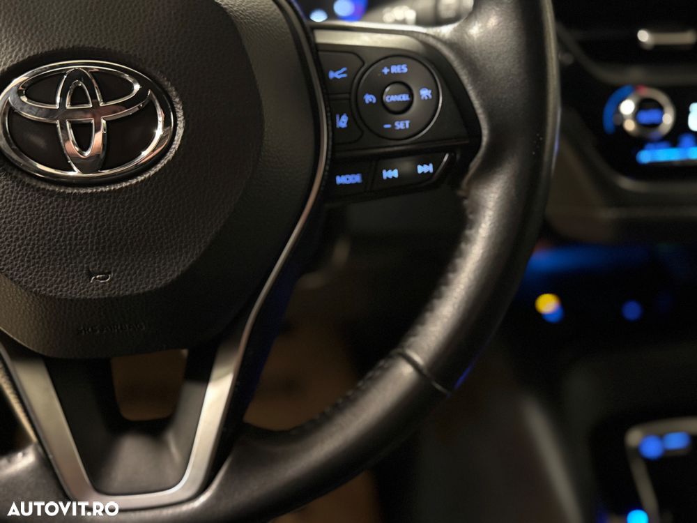 Toyota Corolla ver-1-8-hybrid-team-deutschland - 17