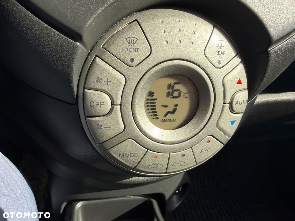 Nissan Micra 2011 photo 5