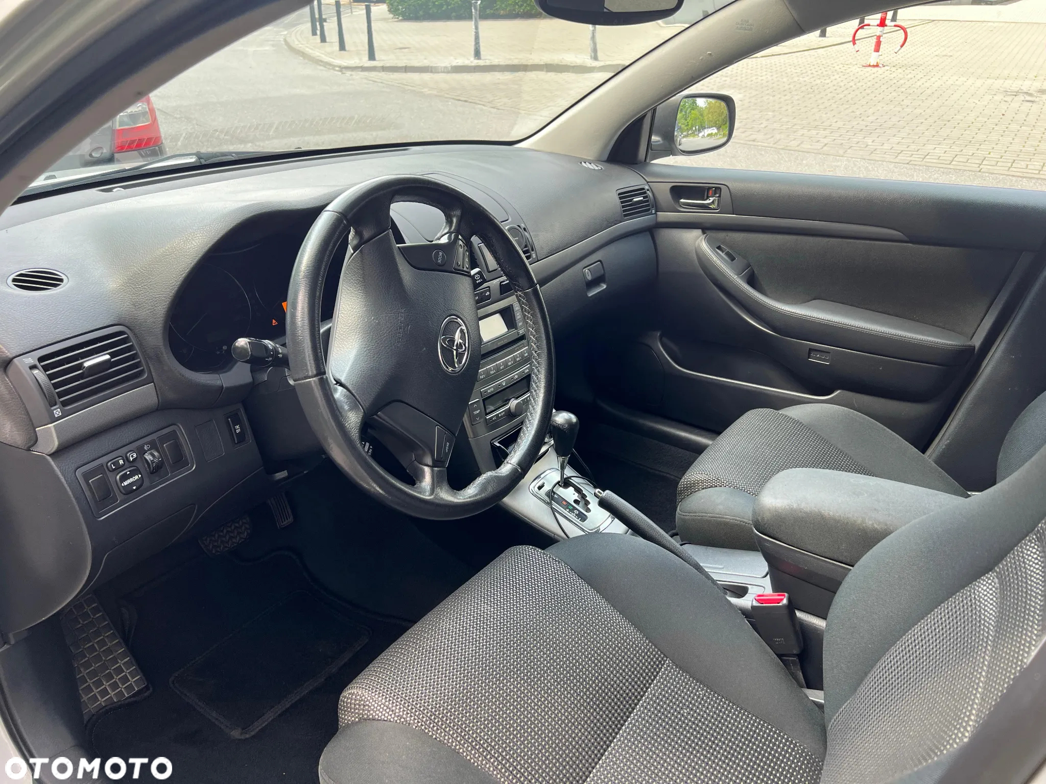 Toyota Avensis 2.0 VVT-i Combi Automatik Sol - 17