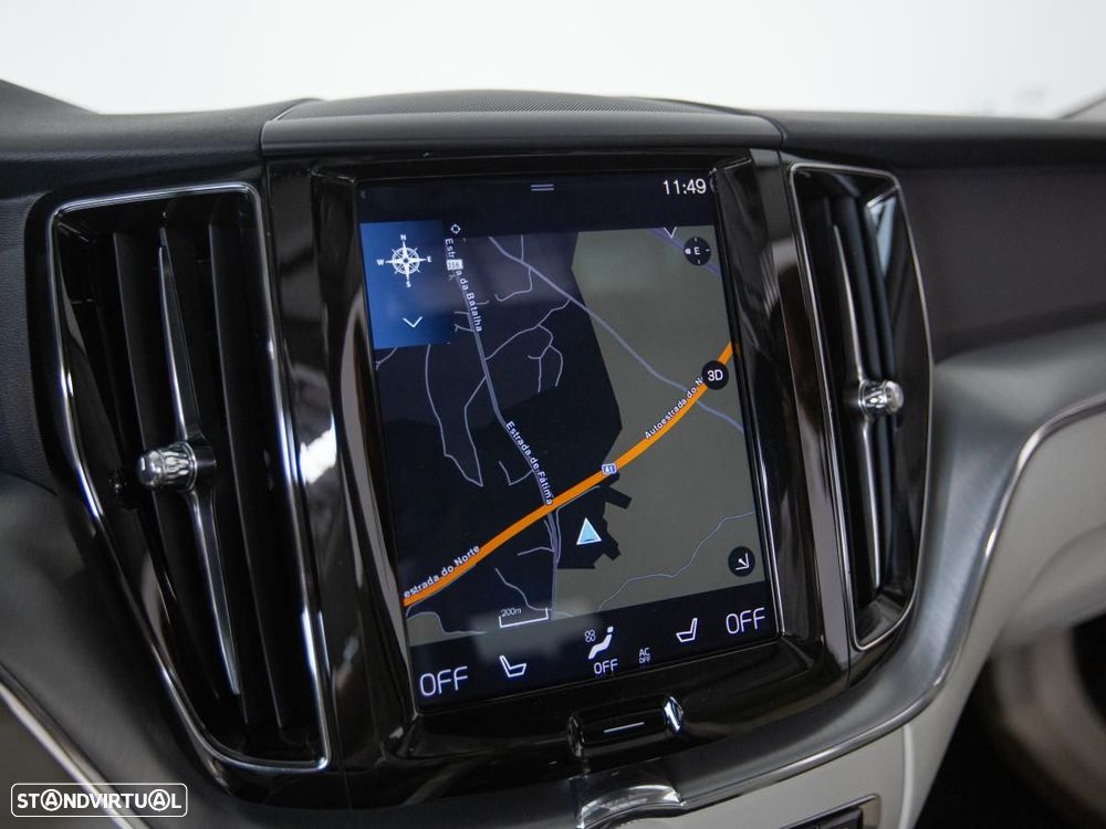 Volvo XC 60 2.0 T8 PHEV Momentum Plus AWD - 27