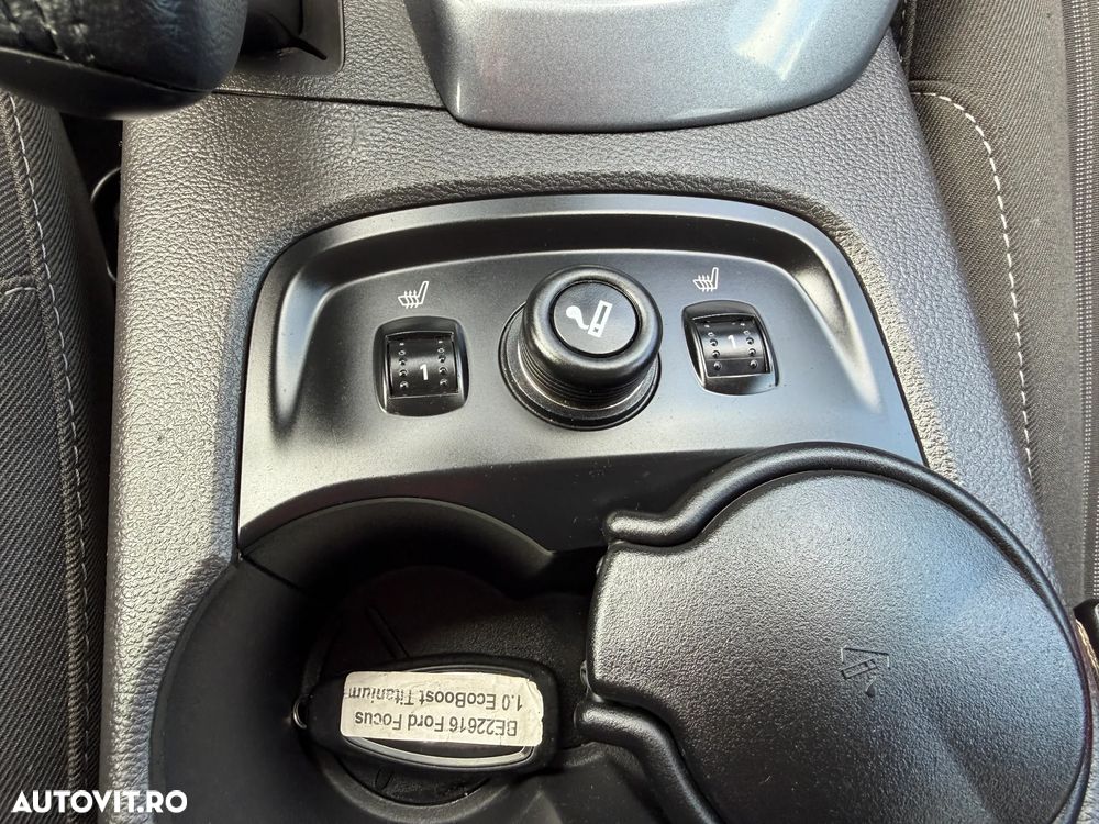 Ford Focus 1.0 EcoBoost Start-Stopp-System TITANIUM - 12