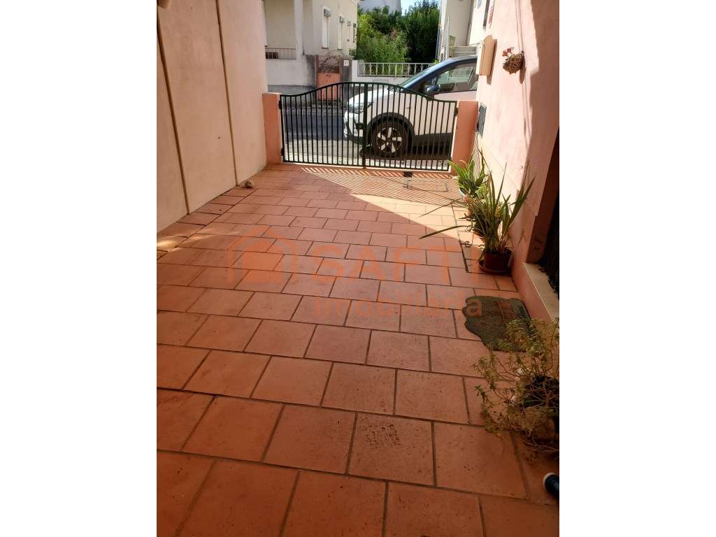 Vende-se moradia V5 no Entroncamento - Grande imagem: 2/22