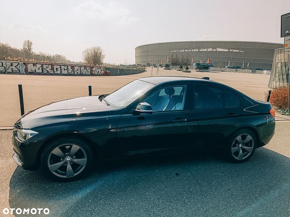 BMW Seria 3 318i - 1