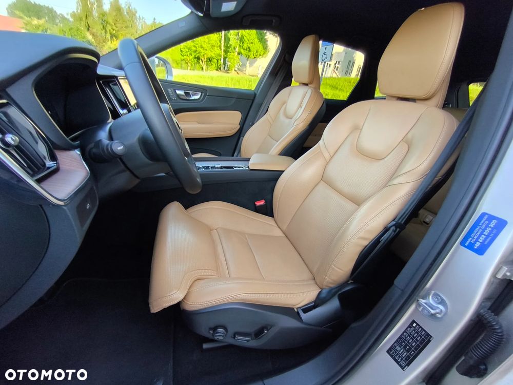 Volvo XC 60 B5 B AWD Plus Bright - 16
