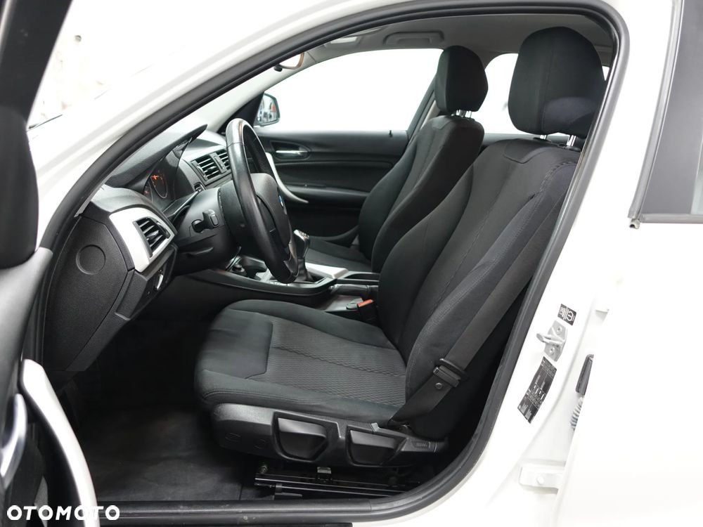 BMW Seria 1 114i - 22