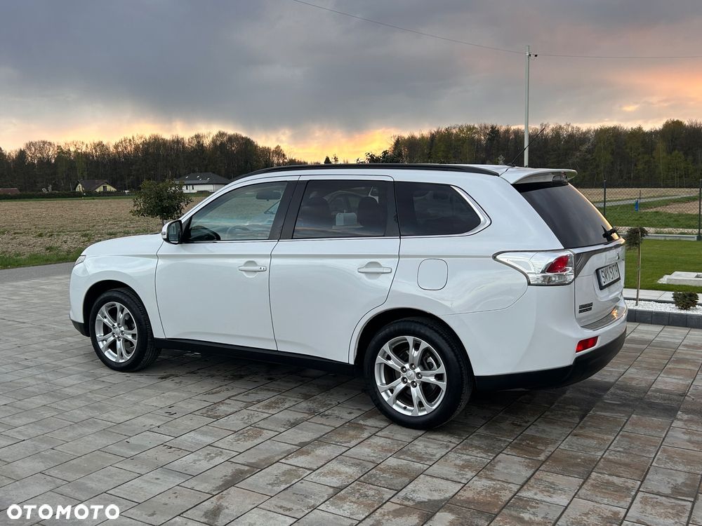 Mitsubishi Outlander 2.2 DI-D 4WD Diamant Edition - 25