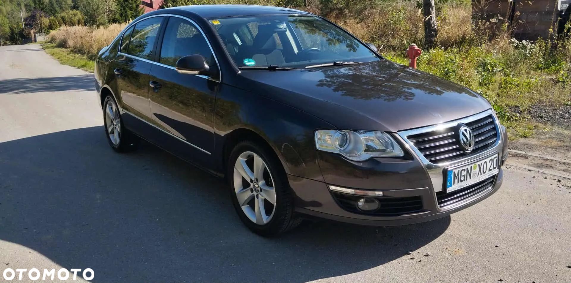 Volkswagen Passat - 1