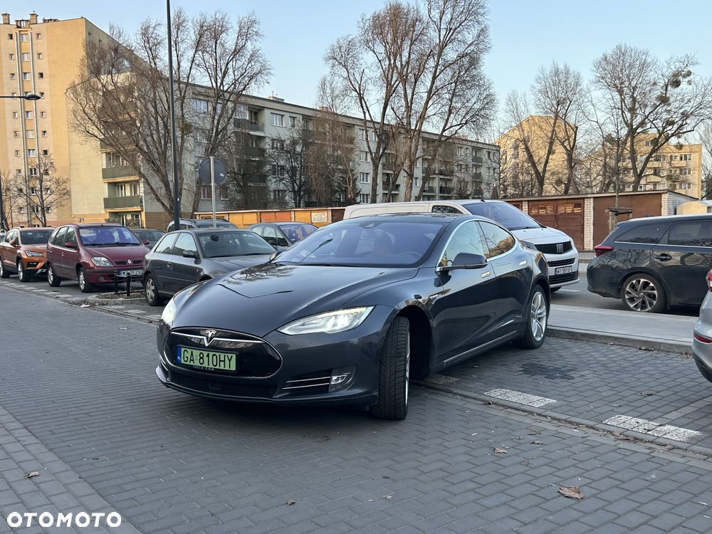 Tesla Model S 85 D - 1