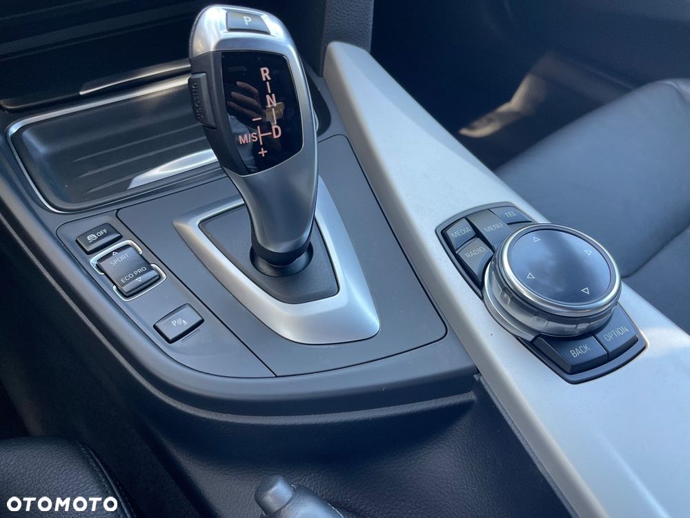 BMW Seria 3 320i - 27