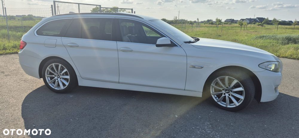 BMW Seria 5 525d xDrive - 22