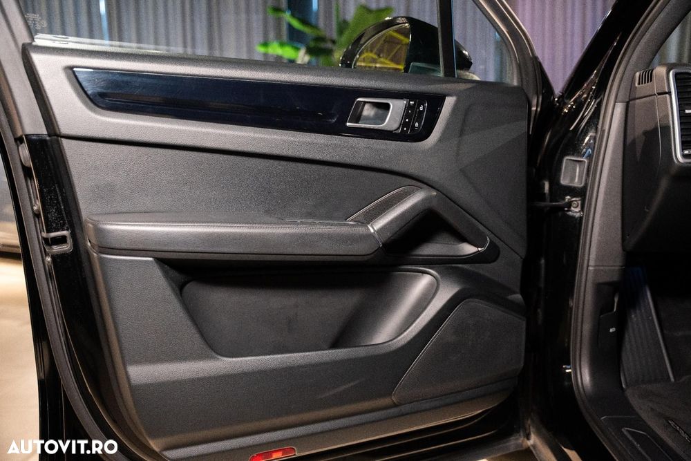 Porsche Cayenne Standard - 31