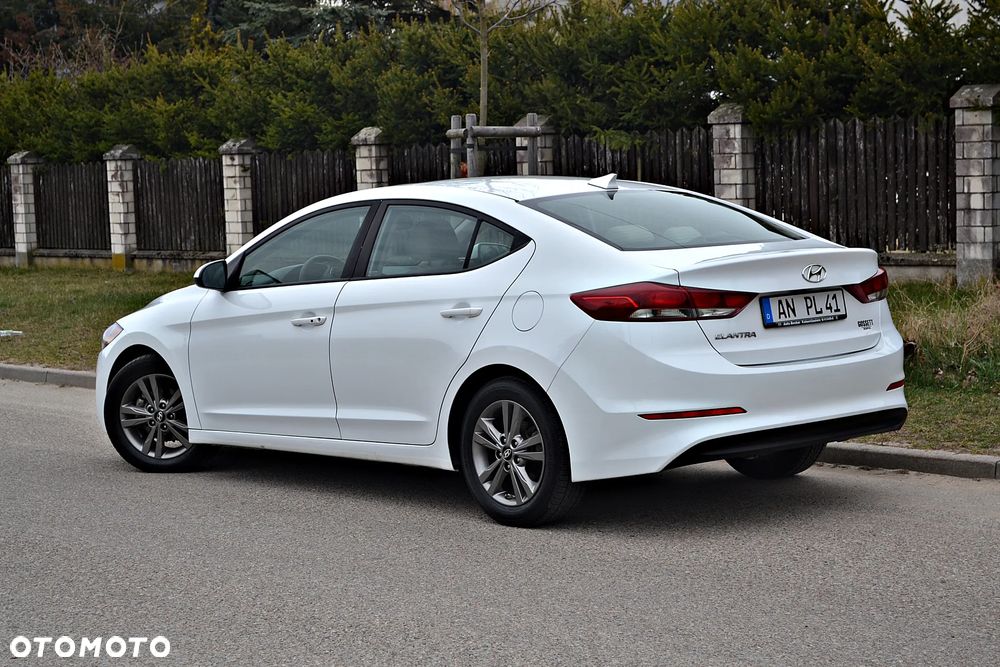 Hyundai Elantra - 8