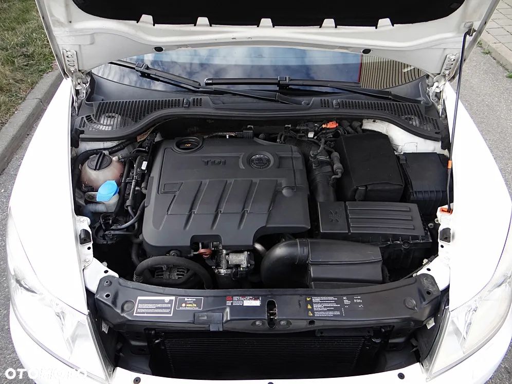 Skoda Octavia 2.0 TDI CR DPF DSG RS - 22