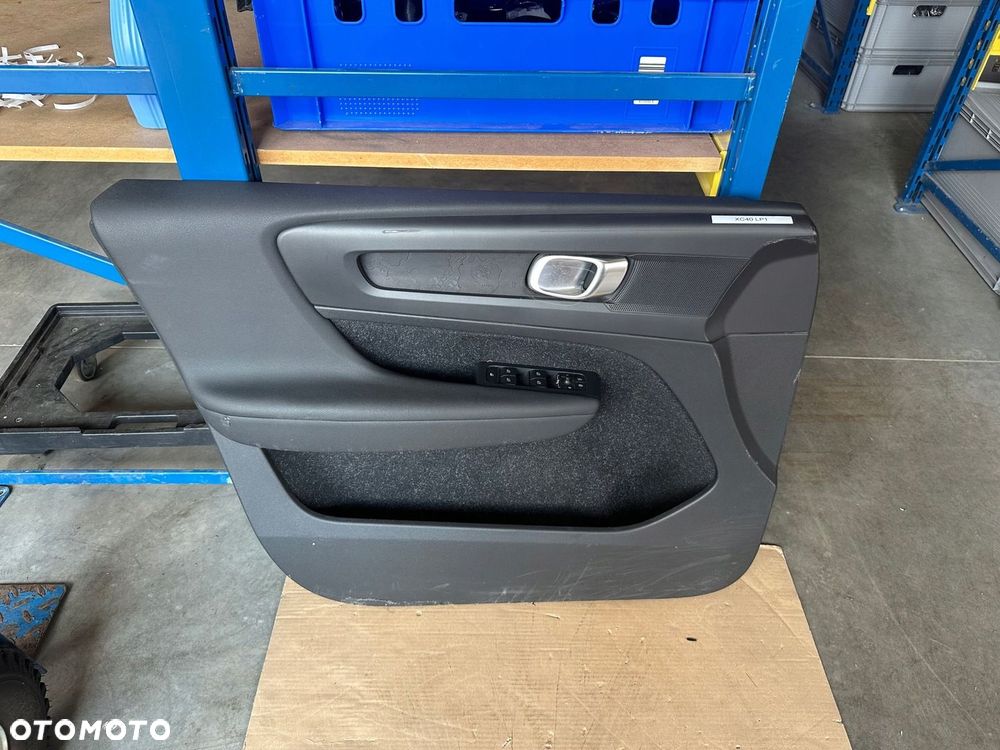 TAPICERKA,BOCZEK DRZWI LEWY PRZÓD VOLVO XC40