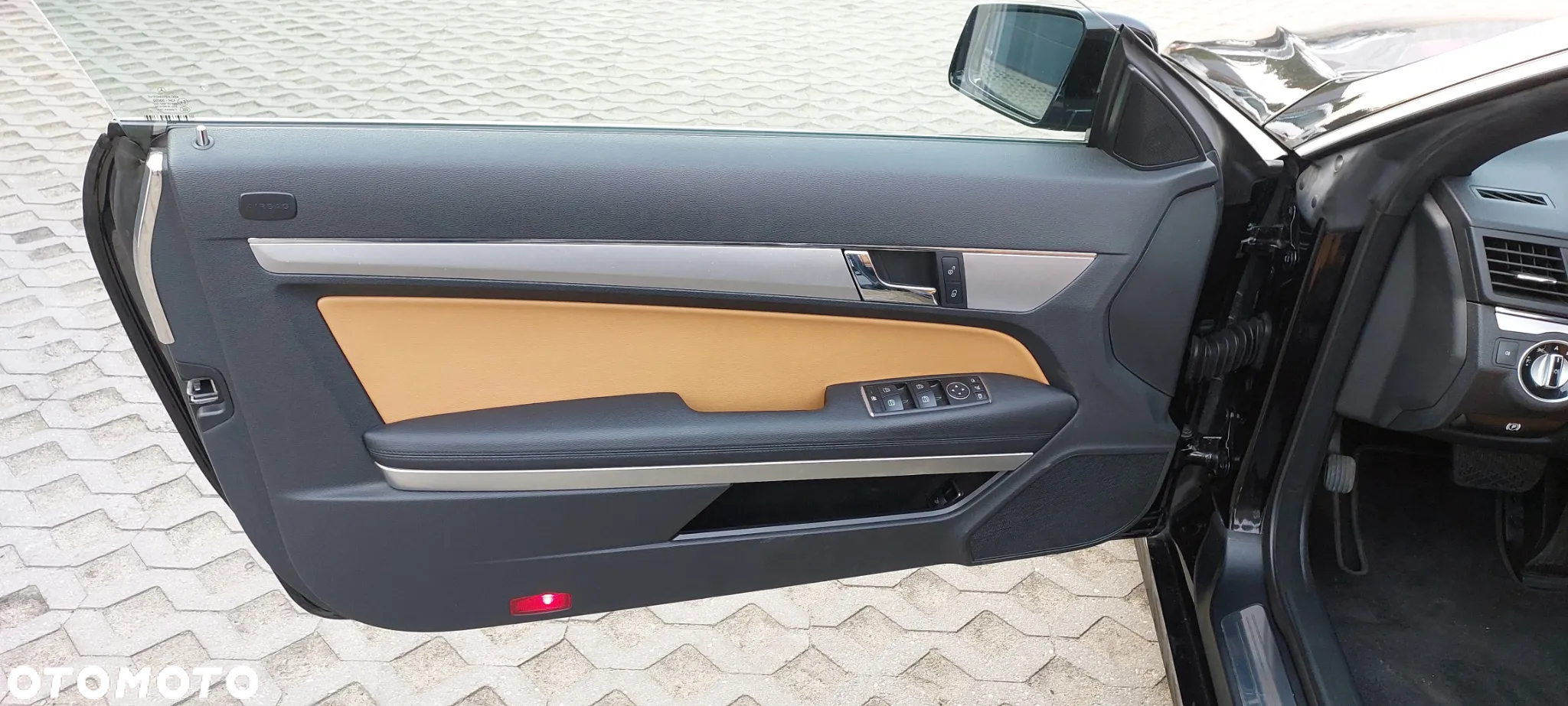 Mercedes-Benz Klasa E 200 CGI Cabrio BlueEFFICIENCY Automatik Avantgarde - 14