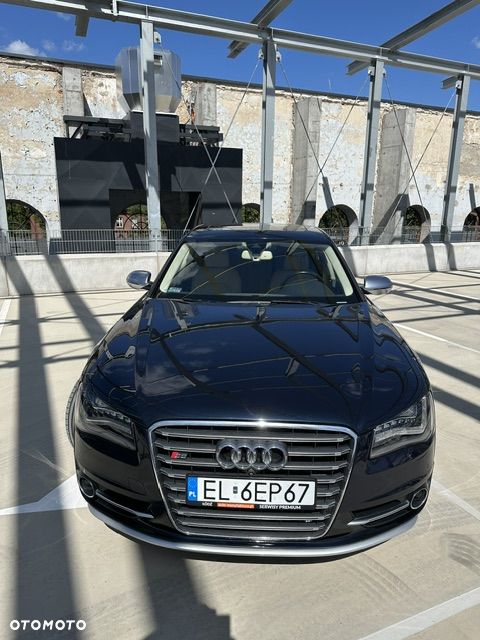 Audi S8 - 8