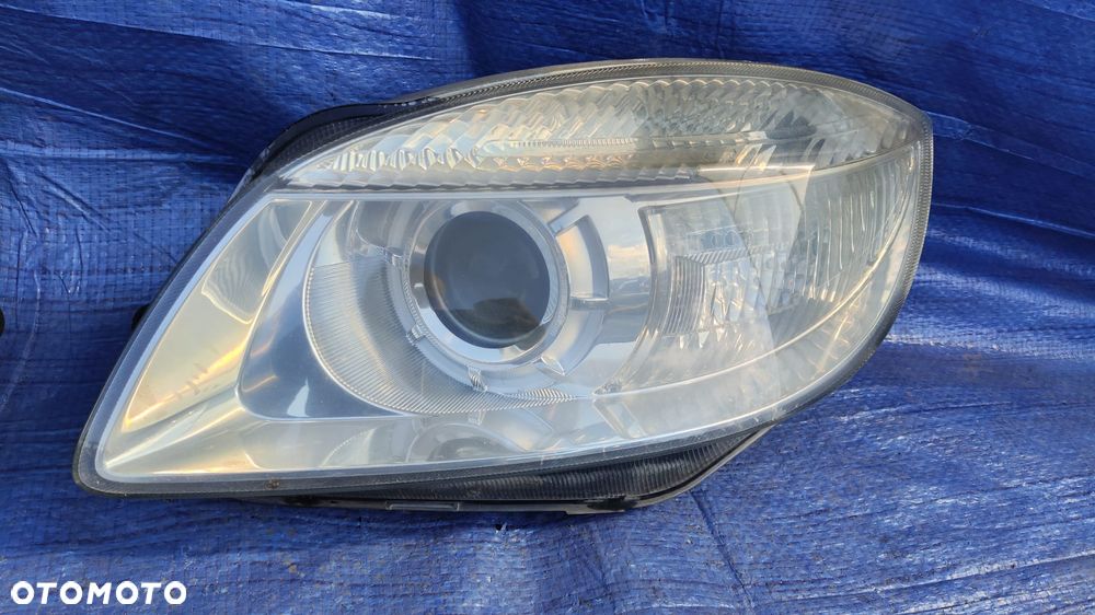 REFLEKTOR LAMPA SOCZEWKA LEWY PRZÓD HELLA EUROPA SKODA FABIA II ROOMSTER 07-10r - 1