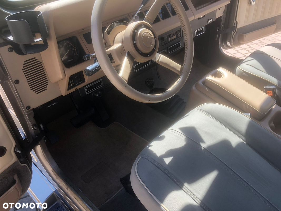 Jeep Wrangler - 24