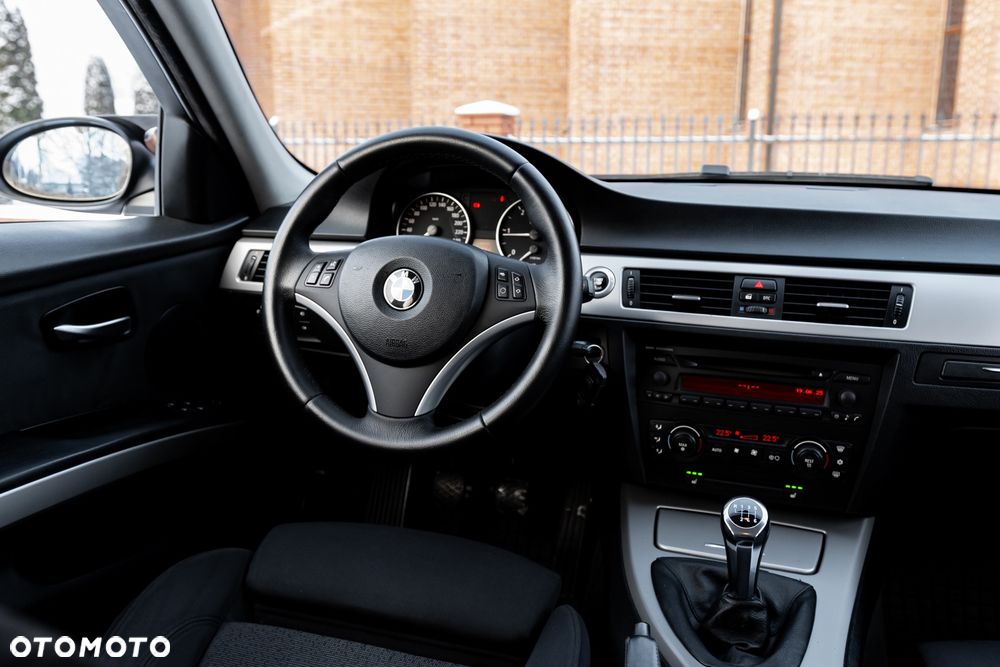 BMW Seria 3 320d DPF - 24