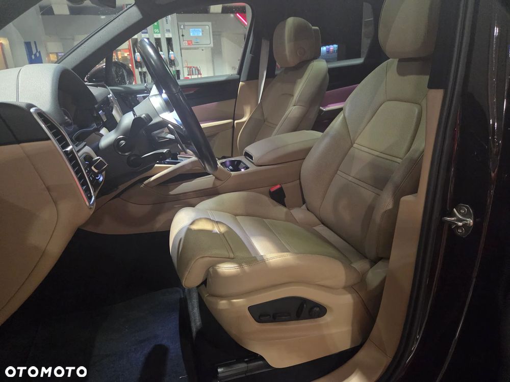 Porsche Cayenne Platinum Edition - 16