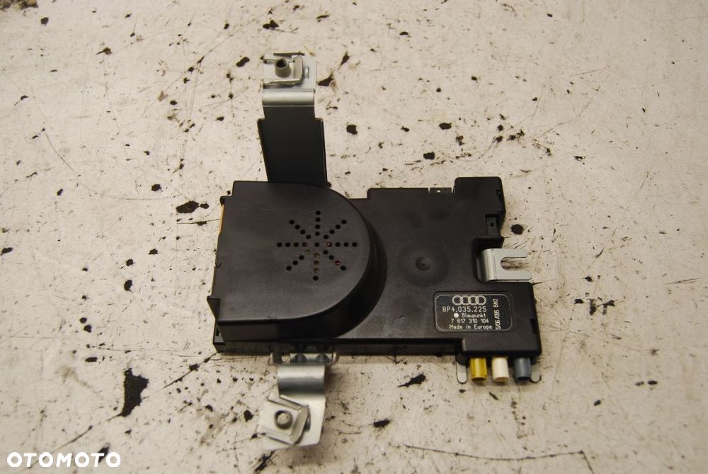 WZMACNIACZ ANTENY 8P4035225 AUDI A3 8P - 1