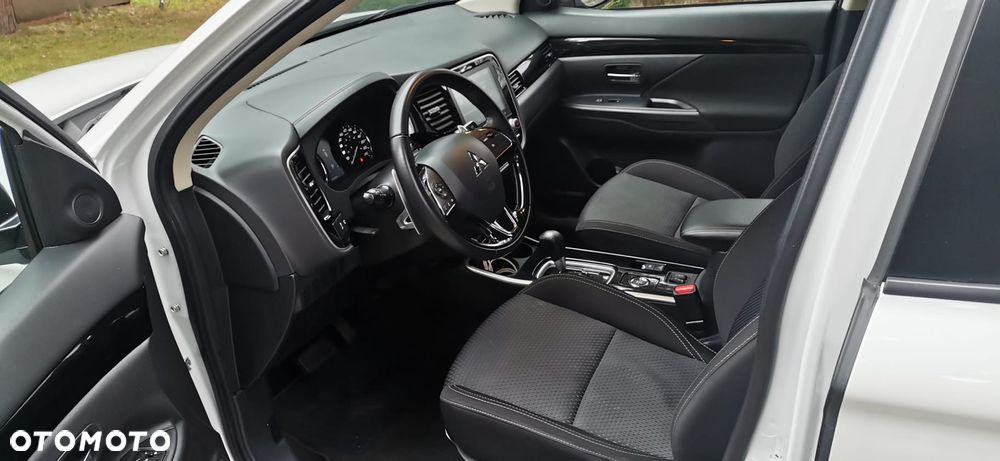 Mitsubishi Outlander - 9