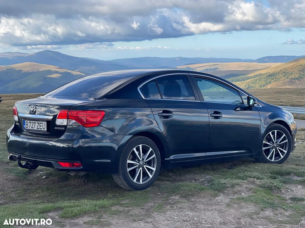 Toyota Avensis 2.2 D-4D Elegance - 1