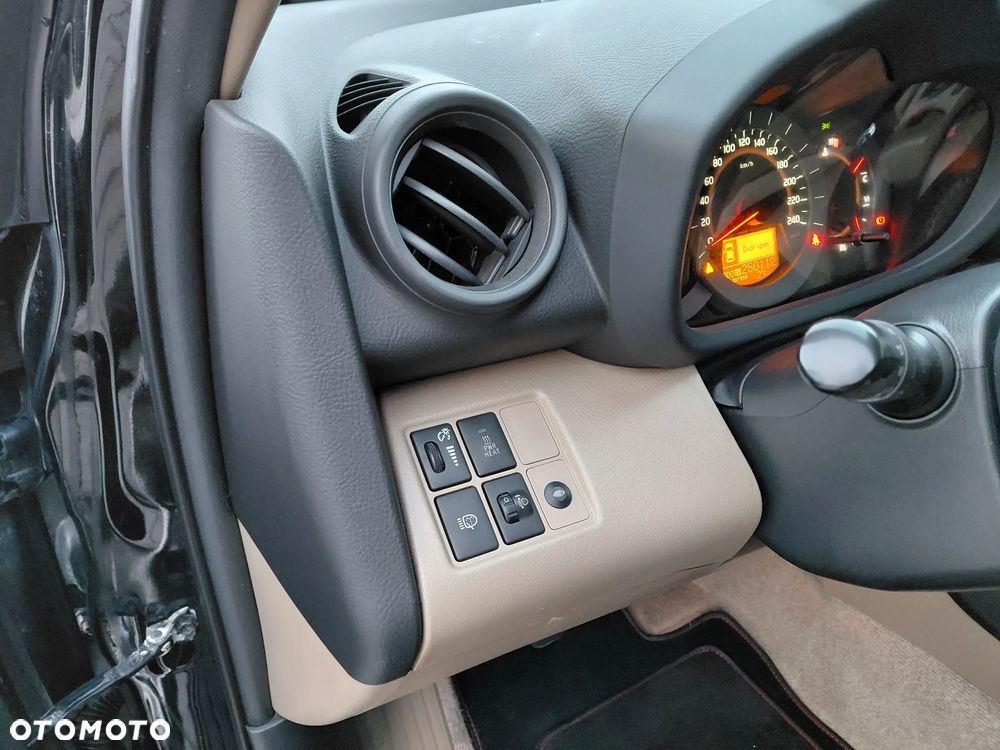 Toyota RAV4 2.2 D-4D 4x4 Sol - 29